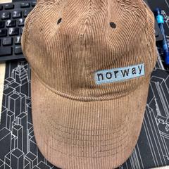 Hatt/ caps がiLostで IKEA Åsane によって報告されました