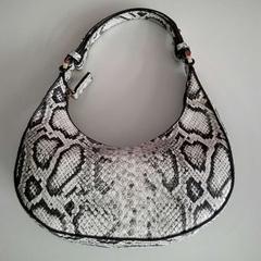 حقائب حمل وحقائب اليد، كما تم الإبلاغ عنه بواسطة Twisto عبر iLost