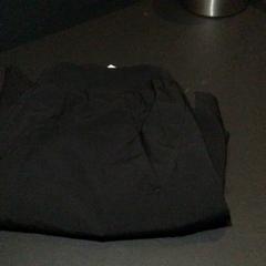 Abbigliamento sportivo, come riportato da Van der Valk Hotel Amsterdam Zuidas utilizzando iLost