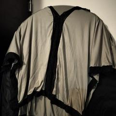 Roupa Grey and black, segundo informou Hotel V Frederiksplein usando iLost