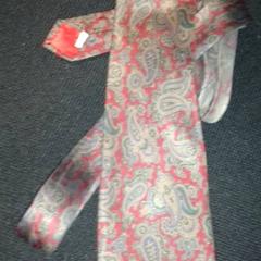 Gravata, como reportado por TivoliVredenburg utilizando o iLost