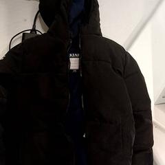 Casaco Kiabi enfant, como reportado por IKEA Toulouse utilizando o iLost