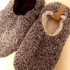 Sabata Grey, segons ha informat Mövenpick Hotel Amsterdam City Centre mitjançant iLost