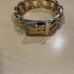 Armband Goudkleurig armband, rapporterat av Jaarbeurs med iLost