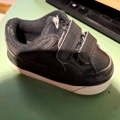 Topánka Noir, ako bolo nahlásené IKEA Villiers-sur-Marne pomocou iLost