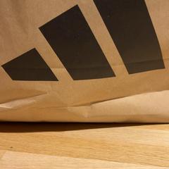 Aankoop adidas adidas, zgłoszono przez Designer Outlet Roermond przy użyciu iLost