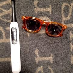 Gafas de sol & Cepillo de dentes eléctrico, segundo informou Van der Valk Hotel Sneek usando iLost