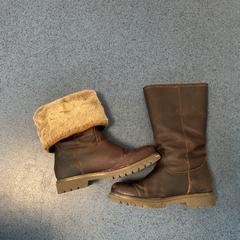 Laarzen, zoals gemeld door Breng Arnhem met iLost