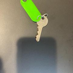 Sleutel met groen label, ha sido reportado por Gemeente Ermelo con iLost