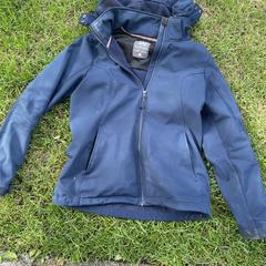 Blauw jack met 2 bossen sleutel, as reported to iLost