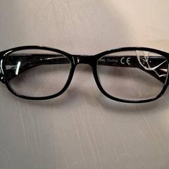 Ulleres, segons ha informat IKEA Hénin-Beaumont mitjançant iLost