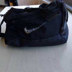 Bolsa - sporttas zwart, ha sido reportado por Regio Oost-Vlaanderen con iLost