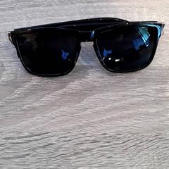 Ulleres de sol, segons ha informat EBS Tramplein mitjançant iLost