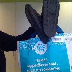 Pantuflas noirs, segundo informou MEININGER Hotel Lyon Centre Berthelot usando iLost