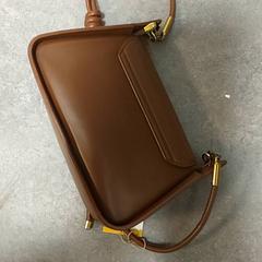 Táska - Handtas Bruin Bannor, amint azt Regio Oost-Vlaanderen az iLost segítségével jelentette.