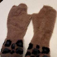 Kesztyű, amint azt Qbuzz ZHN az iLost segítségével jelentette.