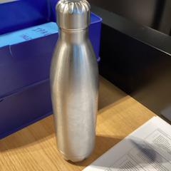 İLost kullanarak Stad Hasselt tarafından bildirildiği gibi Içki şişesi Metaalkleurig, grote fles