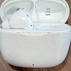 Hodetelefonetui boitie, som rapportert av CARS HANGARD ved bruk av iLost