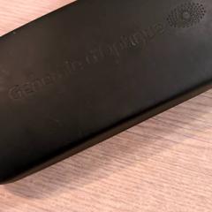 Etui à lunettes avec lunettes, segons ha informat ilévia mitjançant iLost