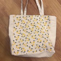 حقائب حمل وحقائب اليد، كما تم الإبلاغ عنه بواسطة HTM عبر iLost