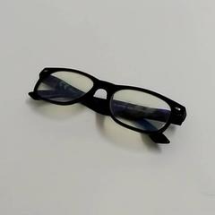 Reading Glasses, as reported by Bobbejaanland using iLost