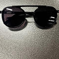 Óculos de sol, como reportado por IKEA Bratislava utilizando o iLost