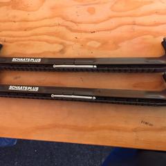 Schaatsbeschermer Zwart, zoals gemeld door Schaatsbaan Rotterdam met iLost