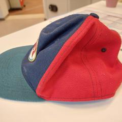 Mütze rood, blauw en groen, gemeldet von Stad Peer über iLost