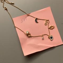 Halsband Golden, rapporterat av MEININGER Hotel Budapest Great Market Hall med iLost