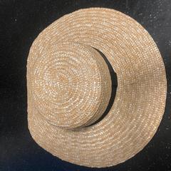 Čepice Brown, jak nahlášeno Ramada by Wyndham Amsterdam Airport Schiphol pomocí iLost