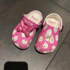 Shoe Pink crocs, as reported by MEININGER Hotel Amsterdam City West using iLost