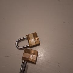 2 hangsloten がiLostに報告されました