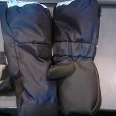 Mitaines, a été signalé par SnowWorld Landgraaf utilisant iLost