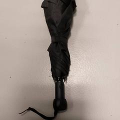 Folding umbrella, as reported by Regio West-Vlaanderen using iLost