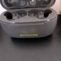 Headphone case, as reported by Qbuzz servicepunt  Emmen using iLost