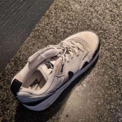 Sabata nike maat 29/5, segons ha informat Van der Valk Hotel Wolvega Heerenveen mitjançant iLost