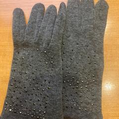 Handschoenen, segons ha informat Pathé Groningen mitjançant iLost