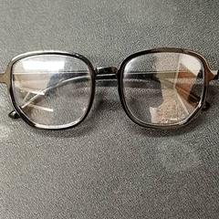 النظارات Zwart، كما تم الإبلاغ عنه بواسطة Qbuzz GD Groningen Peizerweg عبر iLost