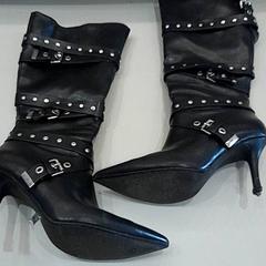 ブーツ Zwart leer がiLostで Van der Valk Hotel Schiphol によって報告されました