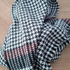 Châle Zwart wit, a été signalé par Connexxion Noord Holland Noord Hoorn utilisant iLost