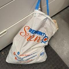 Bolsa met inhoud, ha sido reportado por IKEA Duiven con iLost