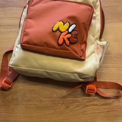 Motxila, gisa salatu by GVB iLost erabiliz