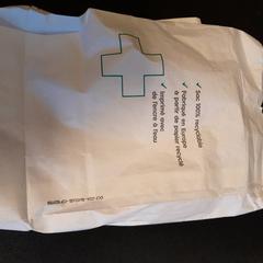 Poche Pharmacie, a été signalé par TCL utilisant iLost