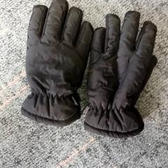 Handskar Zwarte handschoenen, rapporterat av Connexxion Amstelland-Meerlanden Schiphol Zuid med iLost