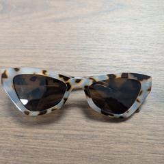 Gafas de sol, segundo informou TCR Tours usando iLost