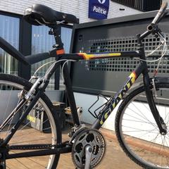 دراجة رجالية Merk Giant kleur zwart، كما تم الإبلاغ عنه بواسطة Fietsdepot Diepenbeek عبر iLost