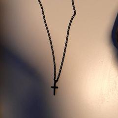 목걸이 Zwart met kruis, iLost를 사용하여 Van der Valk Hotel Tiel에 보고됨