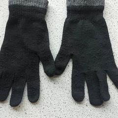 Guanto Zwart, come riportato da Centraal magazijn utilizzando iLost