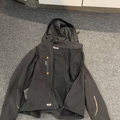 Jaqueta, segons ha informat SnowWorld Landgraaf mitjançant iLost