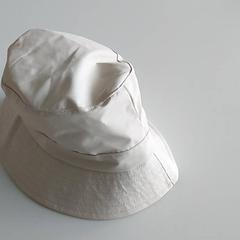 Ruházat - Hoed, amint azt Regio Limburg - Leuven az iLost segítségével jelentette.